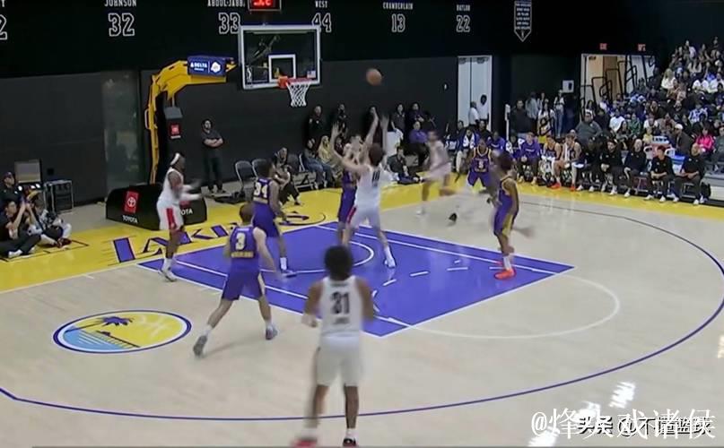 雷蒙出战21分钟，高效砍下9分3篮板1助攻1盖帽